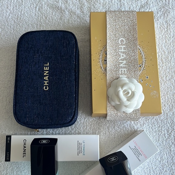 Chanel Start Fresh Holiday Skincare Set - Picture 6 of 17